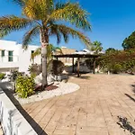 Beachfront Mare With Jaccuzi And Infinity Pool וילה *