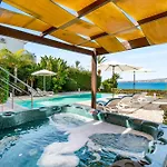 Beachfront Mare With Jaccuzi And Infinity Pool *