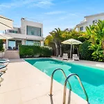 Beachfront Mare With Jaccuzi And Infinity Pool ヴィラ *