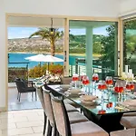 Beachfront Mare With Jaccuzi And Infinity Pool Villa