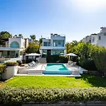 Beachfront Mare With Jaccuzi And Infinity Pool * Kissonerga