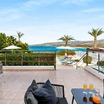 Beachfront Mare With Jaccuzi And Infinity Pool *