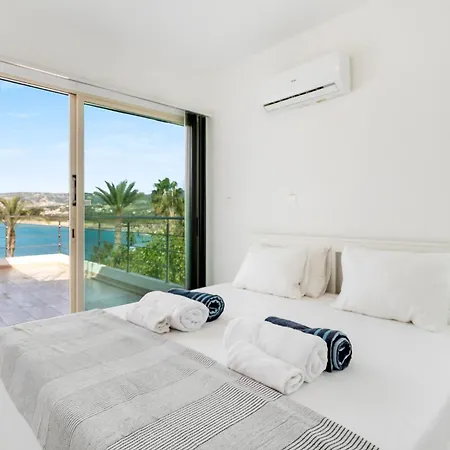 Beachfront Mare With Jaccuzi And Infinity Pool Villa Kissonerga