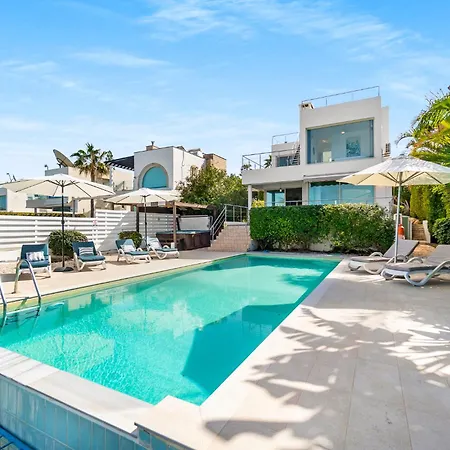 Vila Beachfront Mare With Jaccuzi And Infinity Pool