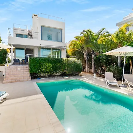 Beachfront Mare With Jaccuzi And Infinity Pool Vila *