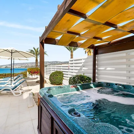 Beachfront Mare With Jaccuzi And Infinity Pool * Kissonerga