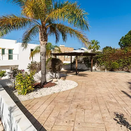 Beachfront Mare With Jaccuzi And Infinity Pool Villa *