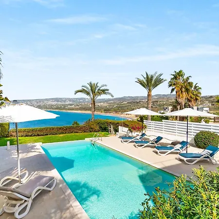 Beachfront Mare With Jaccuzi And Infinity Pool Vila