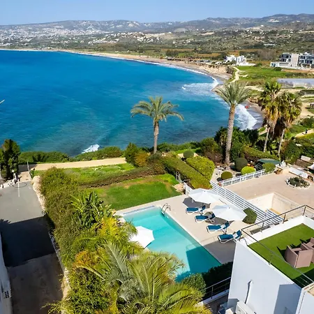 Beachfront Mare With Jaccuzi And Infinity Pool Kissonerga