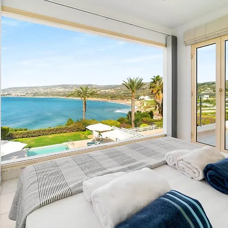 Beachfront Mare With Jaccuzi And Infinity Pool Vila Kissonerga